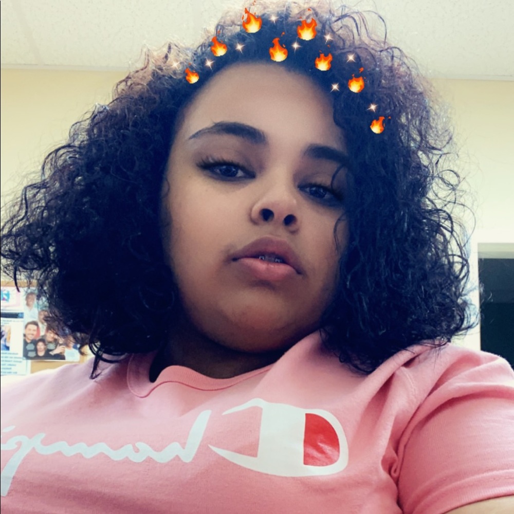 Meet your Posher, Dayanise